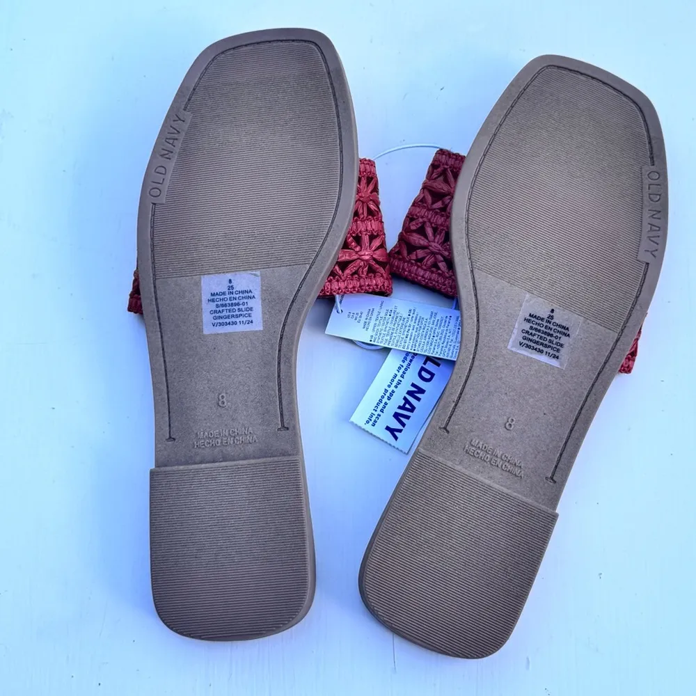 Old Navy Women's Ginger Spice Slip On Crafted Sandals With Flower Design  Sz 8 - Image 5