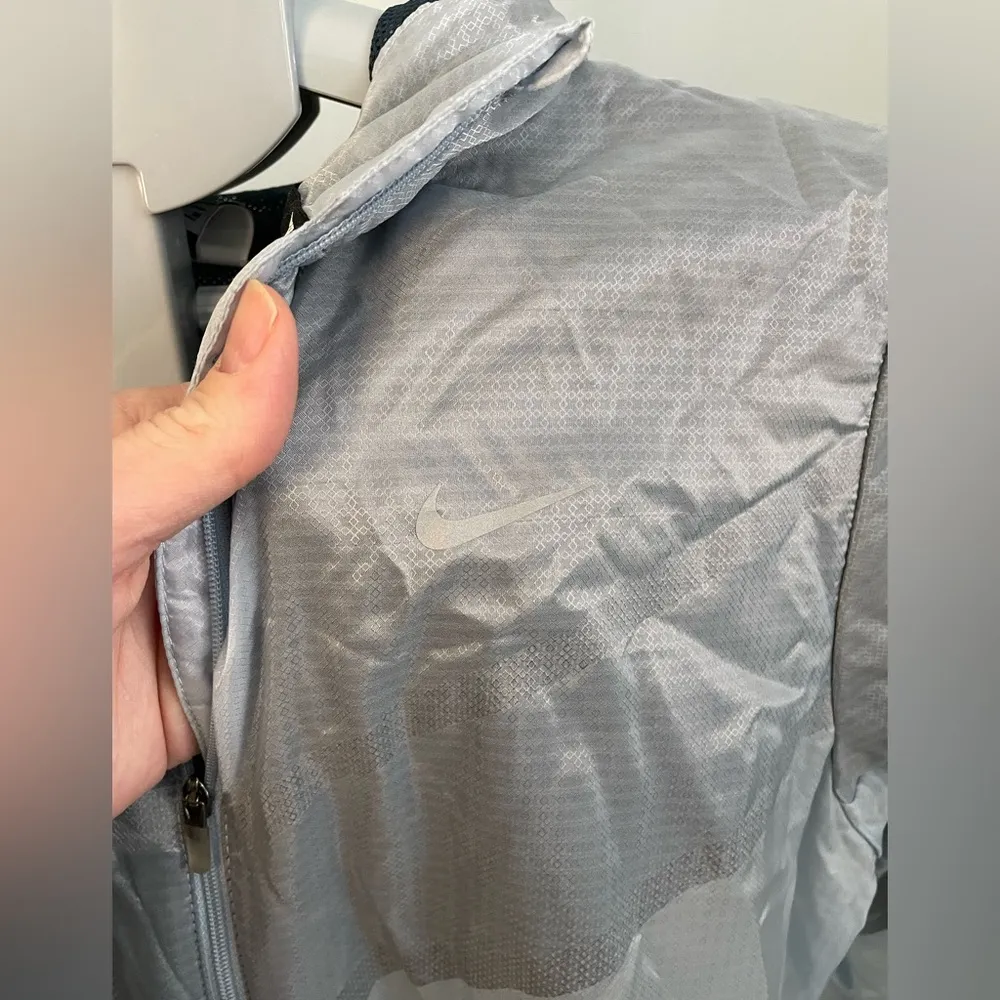 Nike Lightweight Gray Women's Jacket Size medium‎ - Image 4