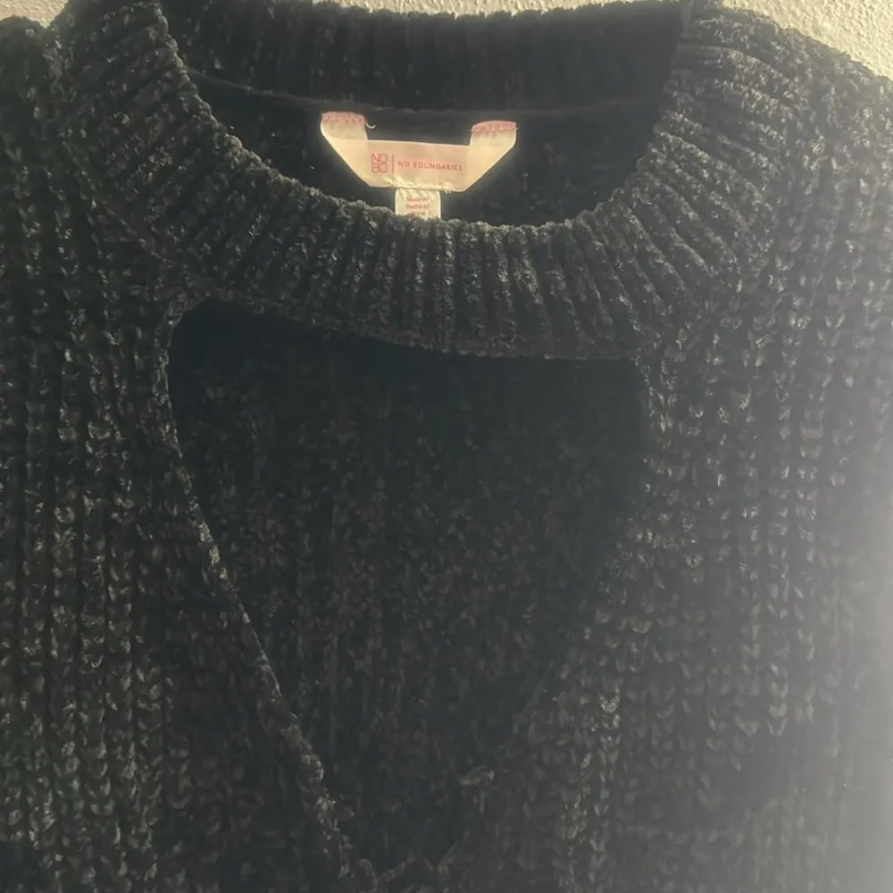 Black open collar sweater - Image 2