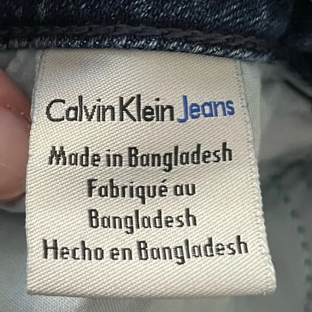 Calvin Klein Jeans Slim Boyfriend medium wash mid rise straight jeans, size 12 - Image 3