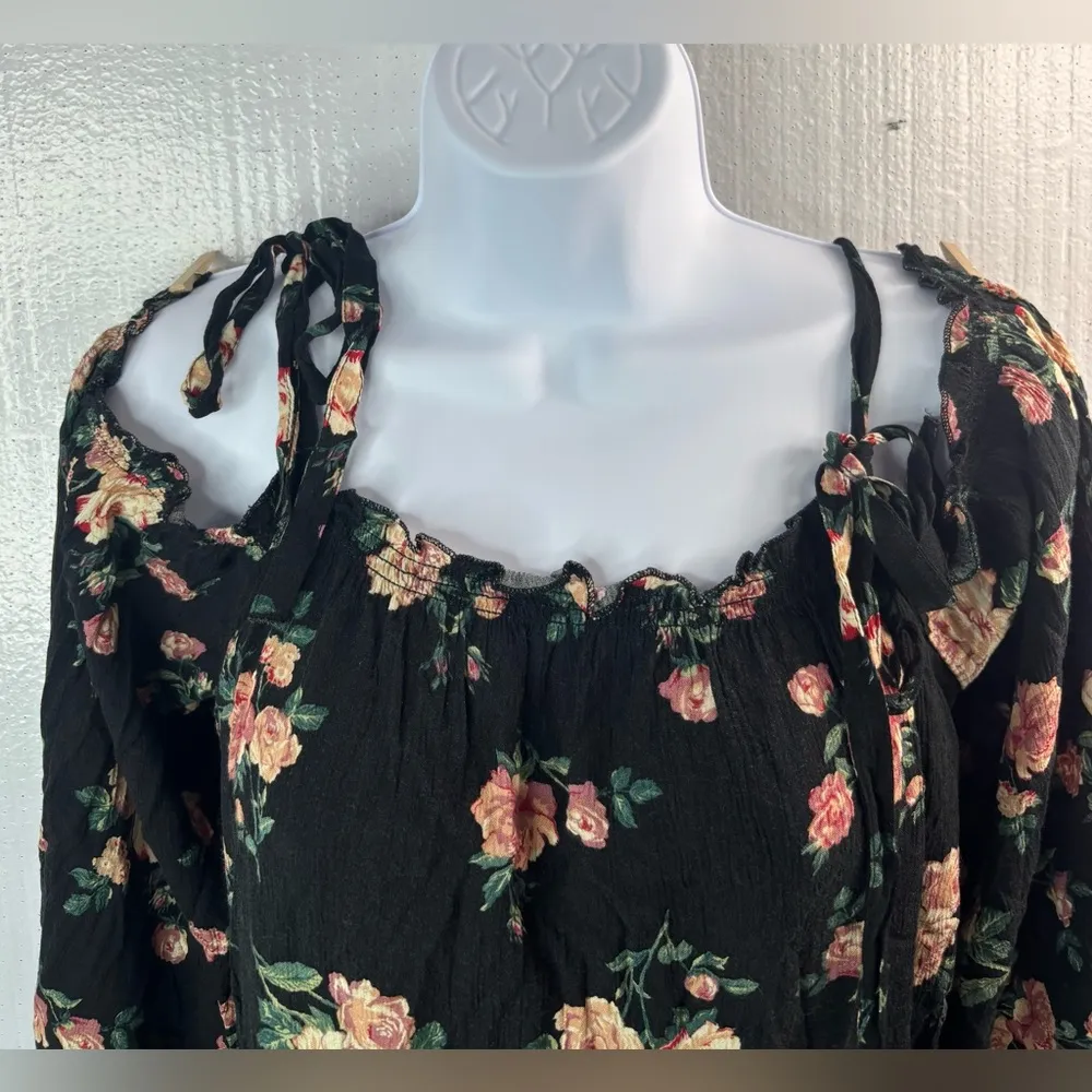 American Eagle Outfitters XL Floral Top - Sweet Mauve Roses on Black - Image 3