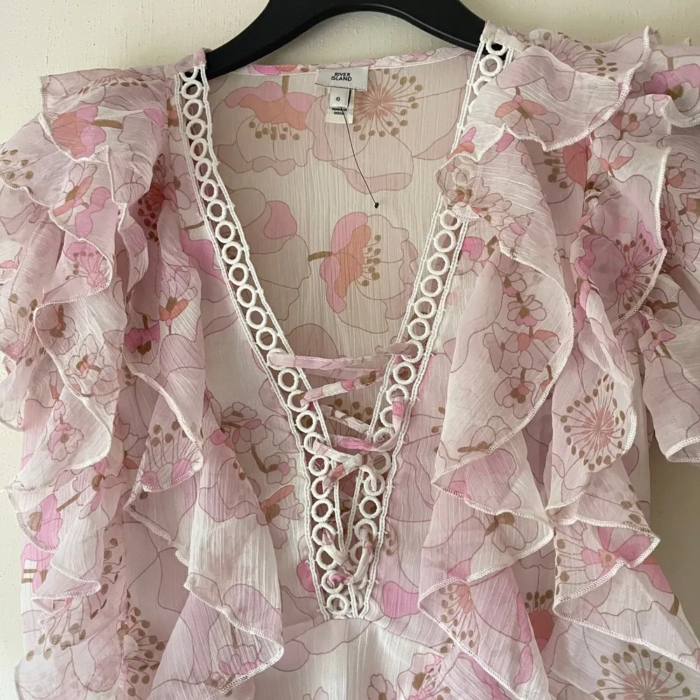 River Island  Top Womens 6 Pink Floral Ruffle V-neck Feminine Romantic Dressy - Image 5