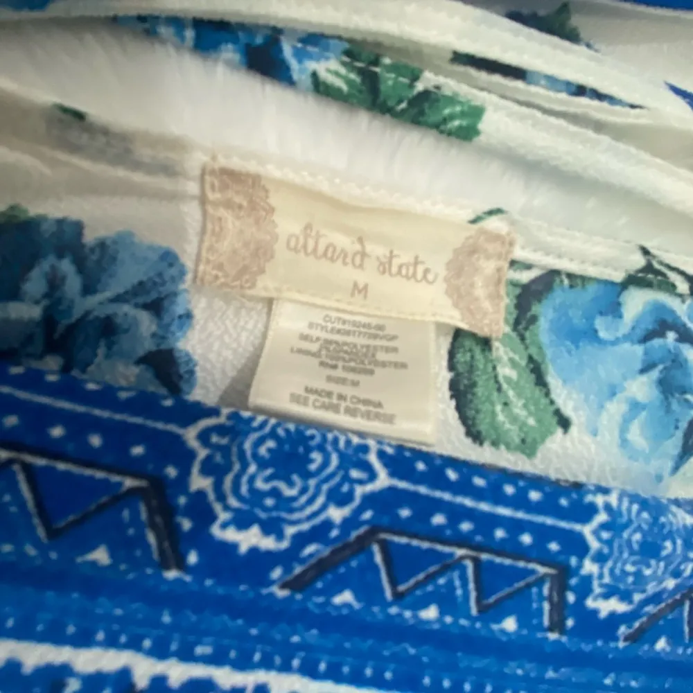 Altar'd State White and Blue Flutter Sleeve Romper - Image 4