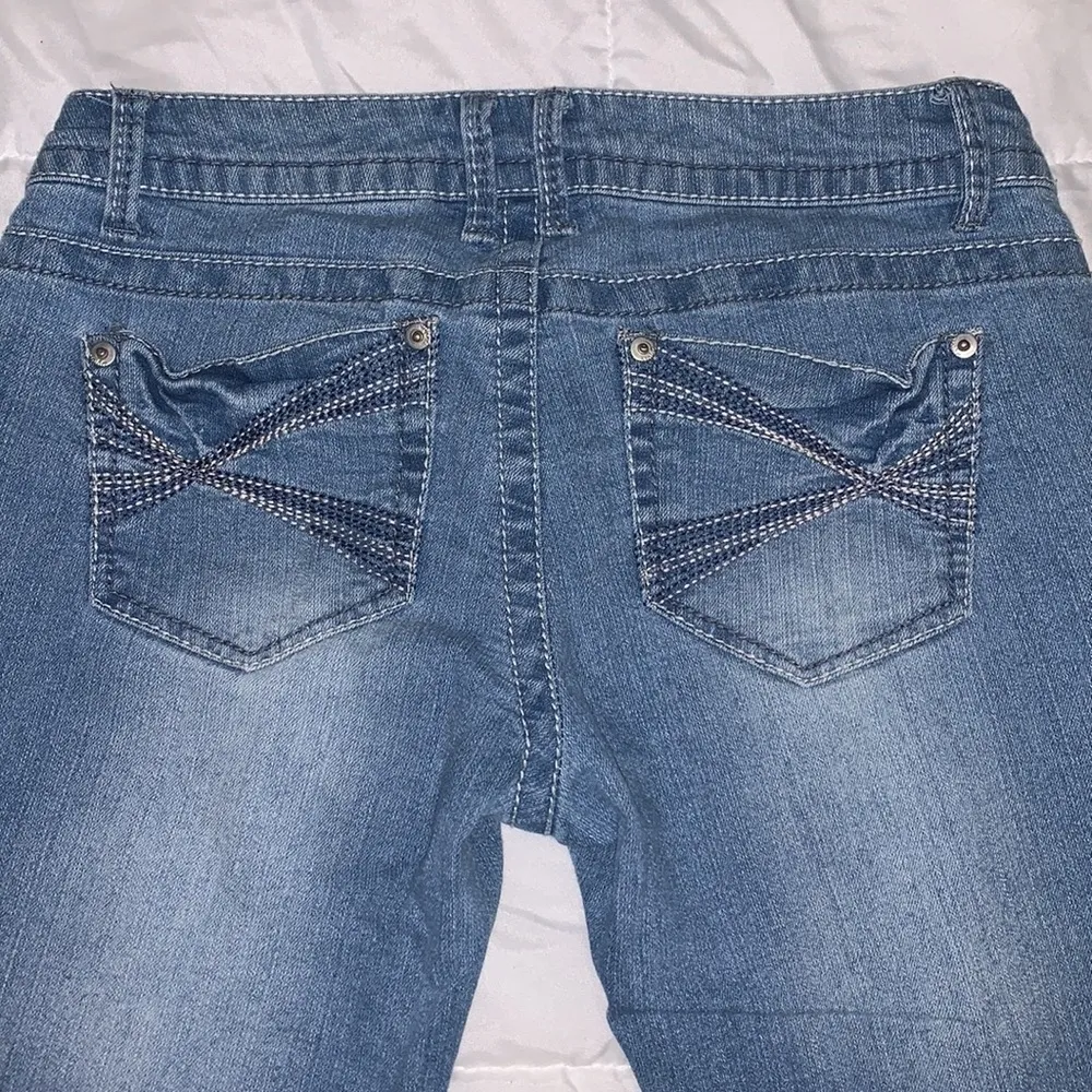 Distressed Lace Denim Jean Capris - Image 7