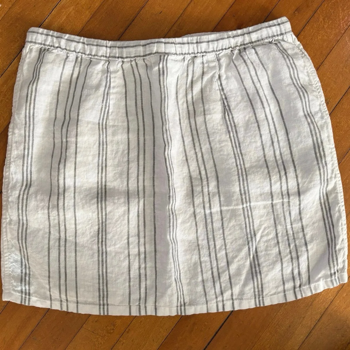Garnet Hill Size M Essential Linen Pull On Skirt Striped White Grey Pockets - Image 3