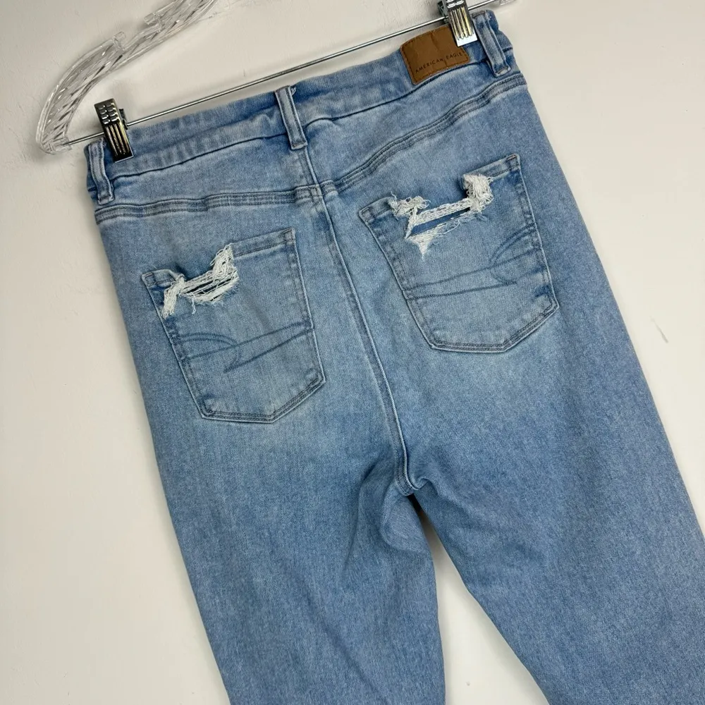 American Eagle Sz 8 LONG Curvy Hi Rise Jeggings Light Wash Distressed - Image 13