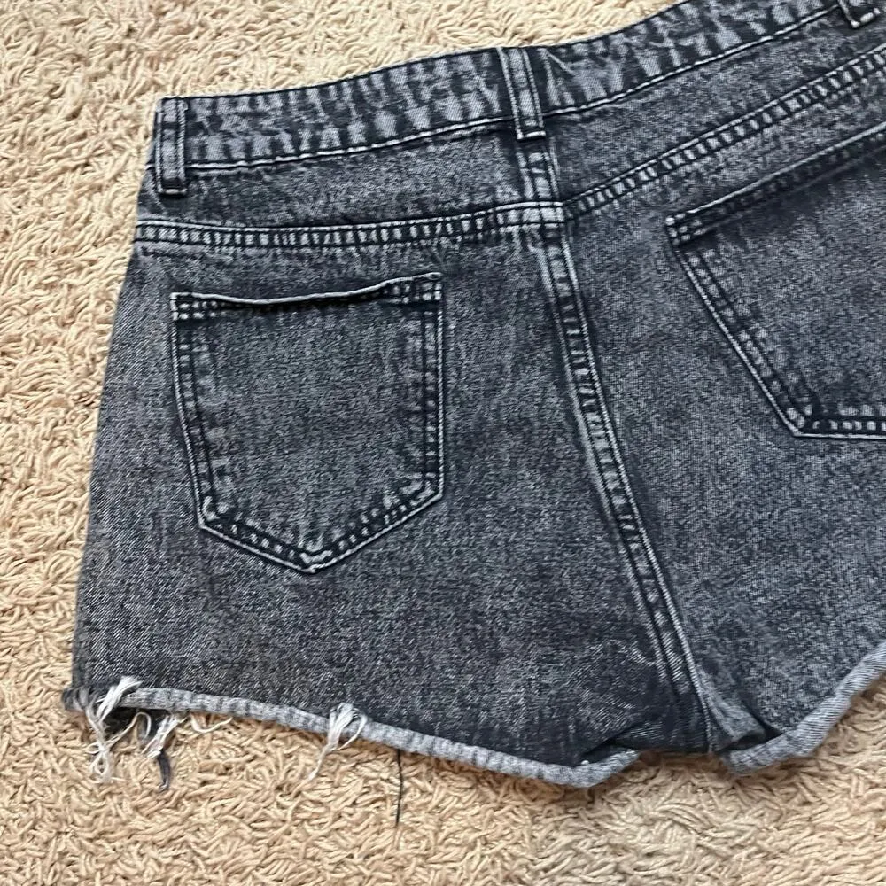 Shein Black Distressed Women's Shorts Size Large - Image 8