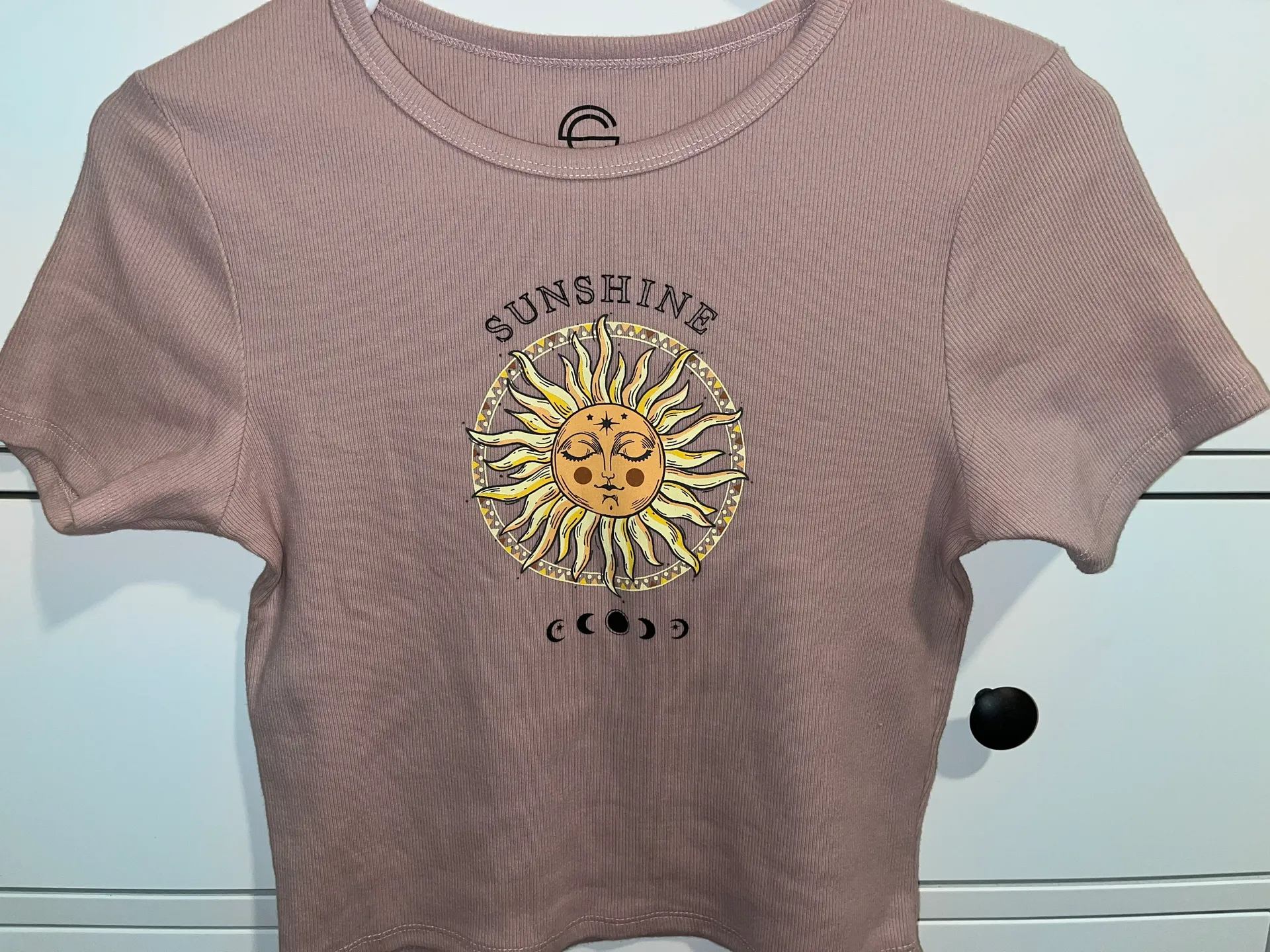 Graphic Crop Top Multiple Size M - Image 2