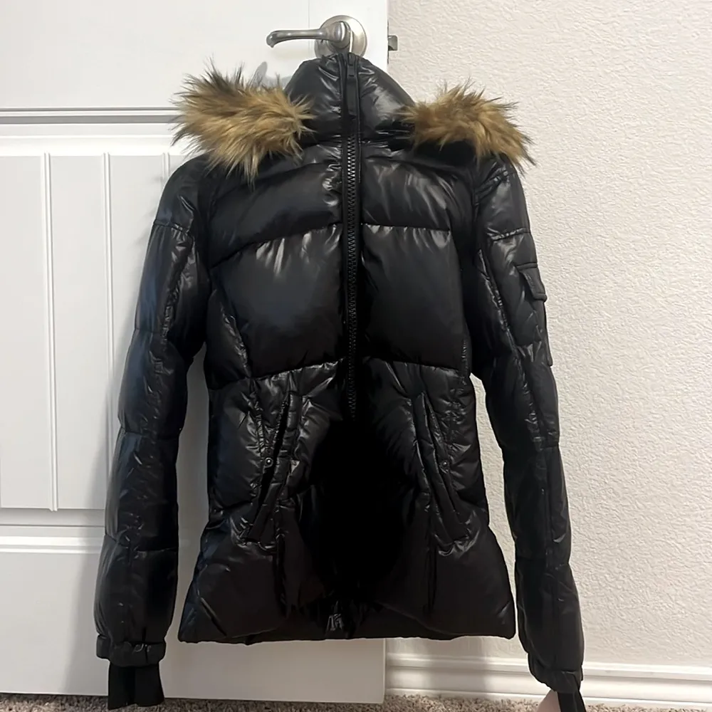 NWT Aqua Faux Fur Trim Gloss Puffer Jacket in Jet Black Size M New w/Tag $238 - Image 7