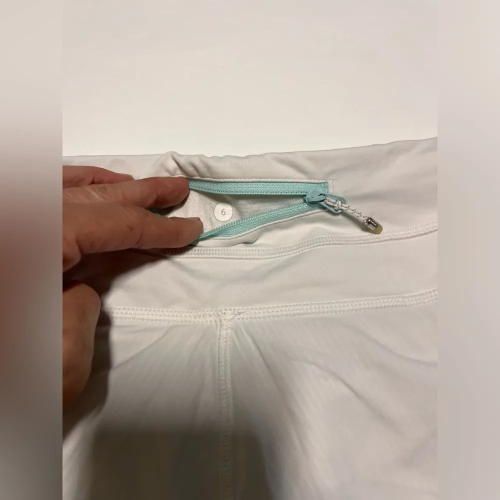 Lululemon run times shorts, white, size 6 - Image 4