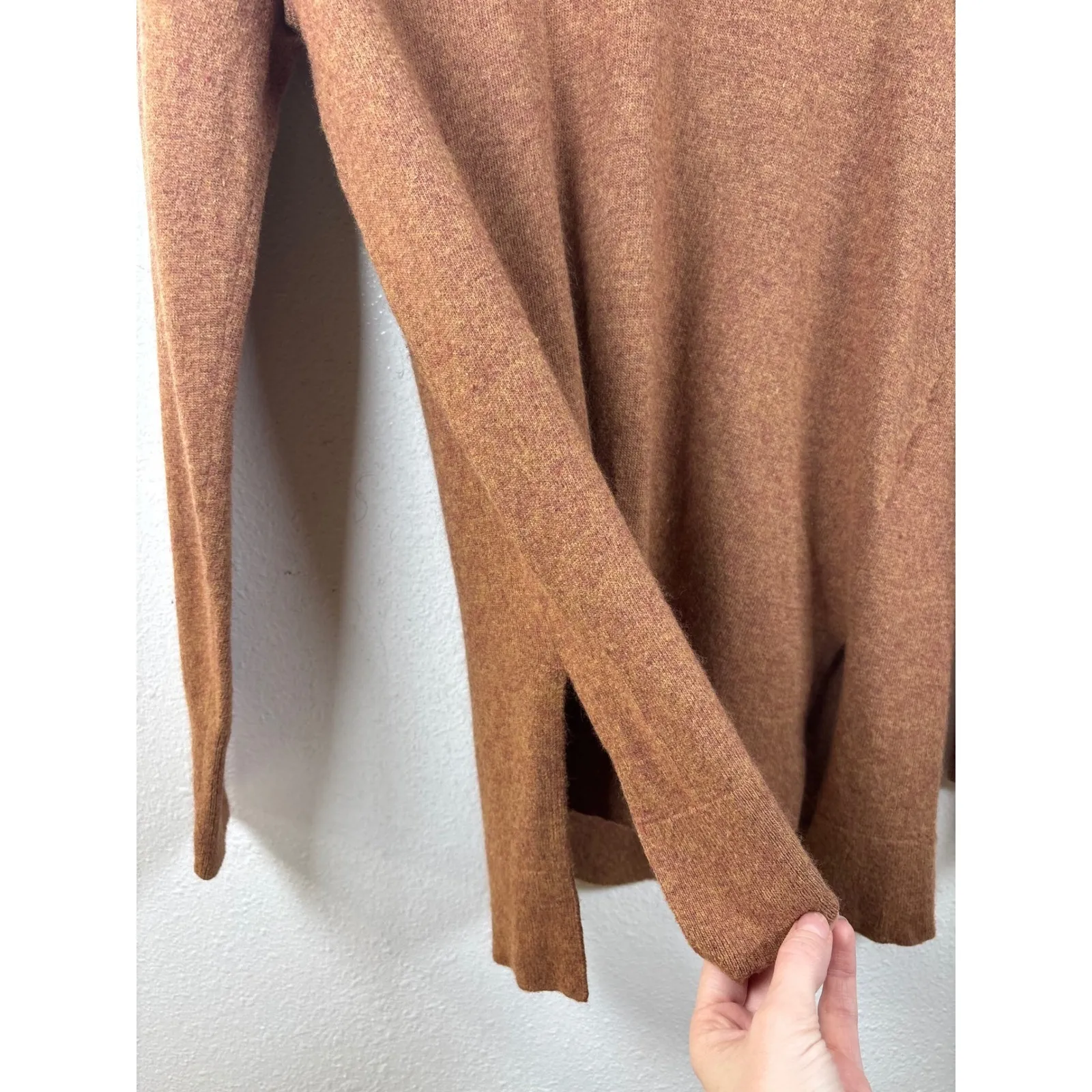 J. Crew Women's‎ M Wool Blend Brown V-Neck Long Sleeve Tunic Sweater Side Slit - Image 4