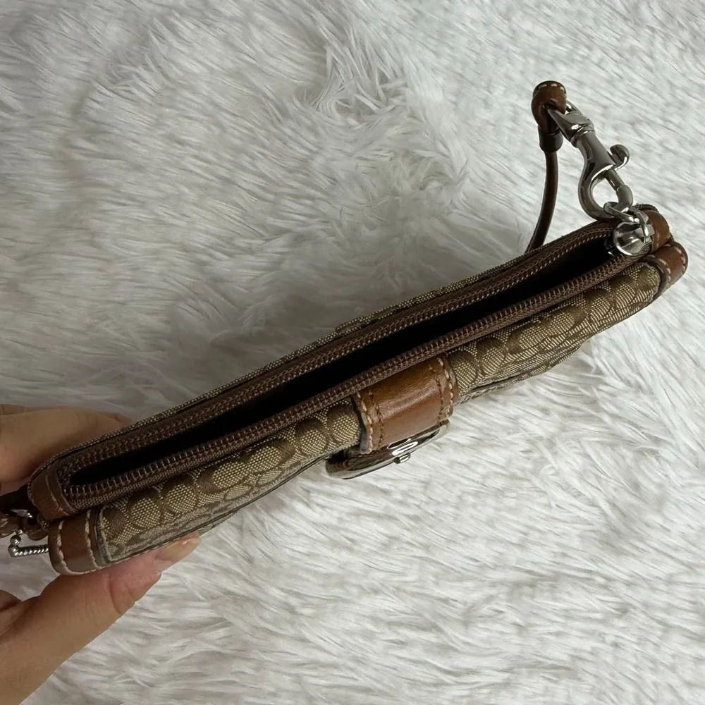 y2k COACH Brown Signature Soho Wristlet - Image 4