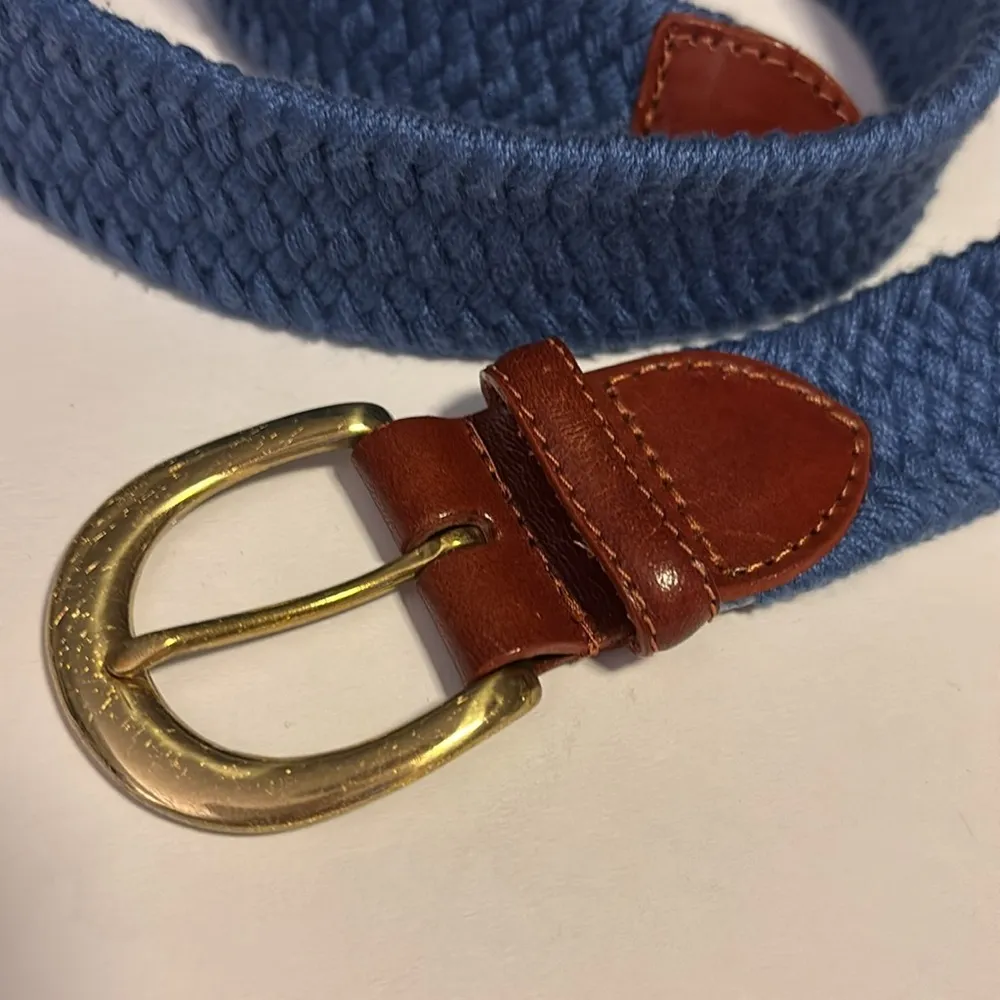 TALBOTS STYLISH BLUE WOVEN BELT
SIZE MEDIUM UNISEX 38” FROM TOP OF BUCKLE - Image 2