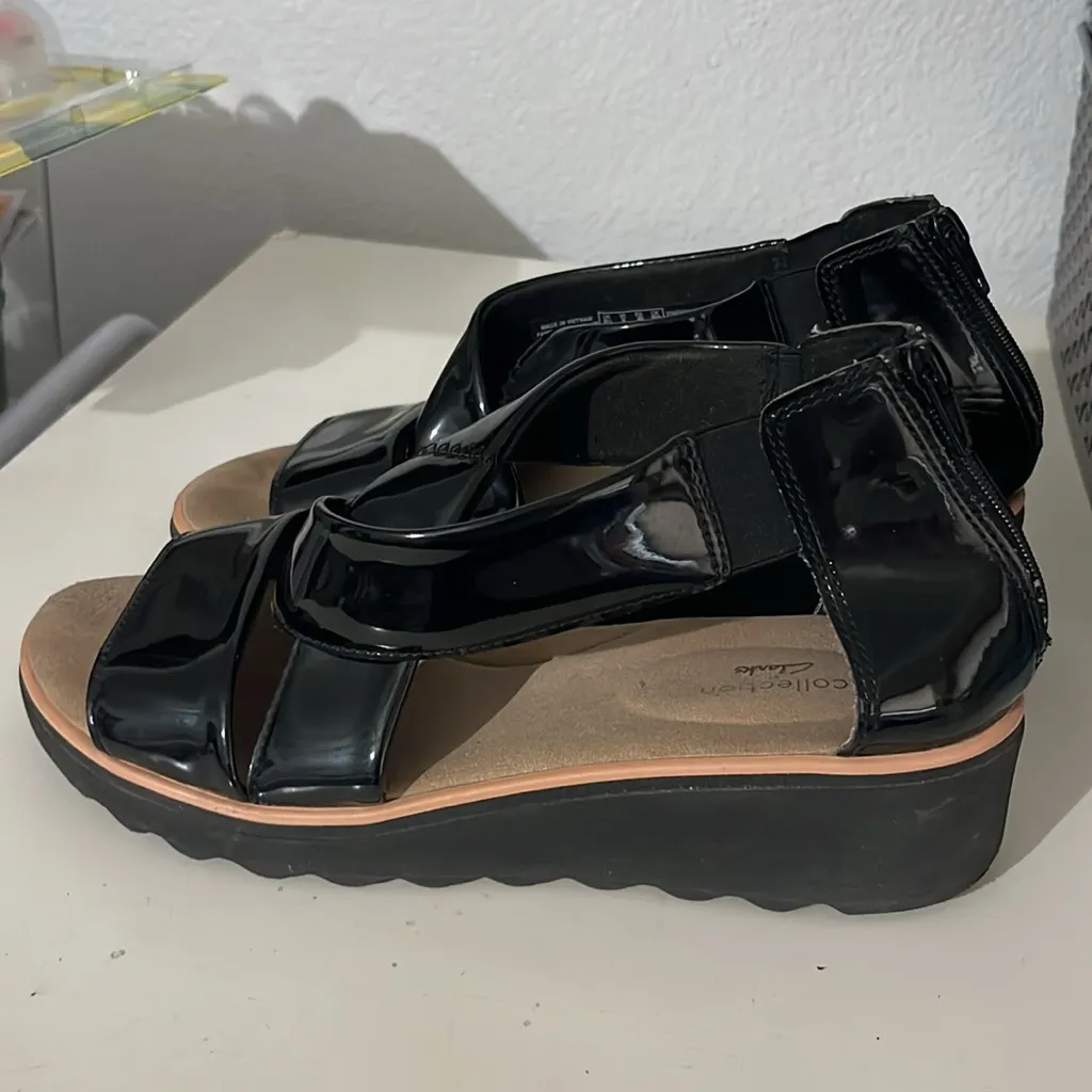 Clark’s Collection Women’s Lift Sandals Size 9 Black - Image 4