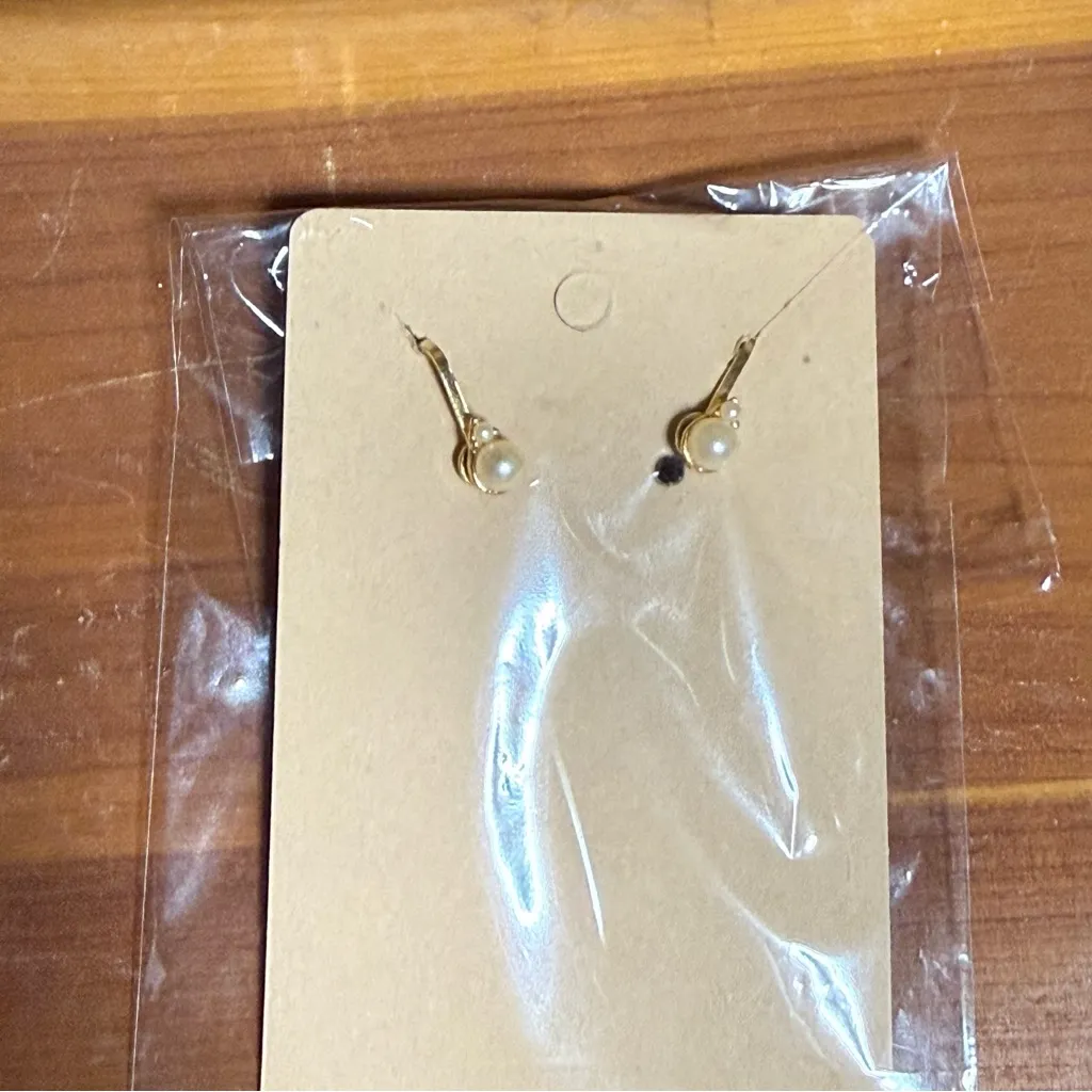 Vintage Faux Pearl Stud Clip on Earrings. Gold - Image 4