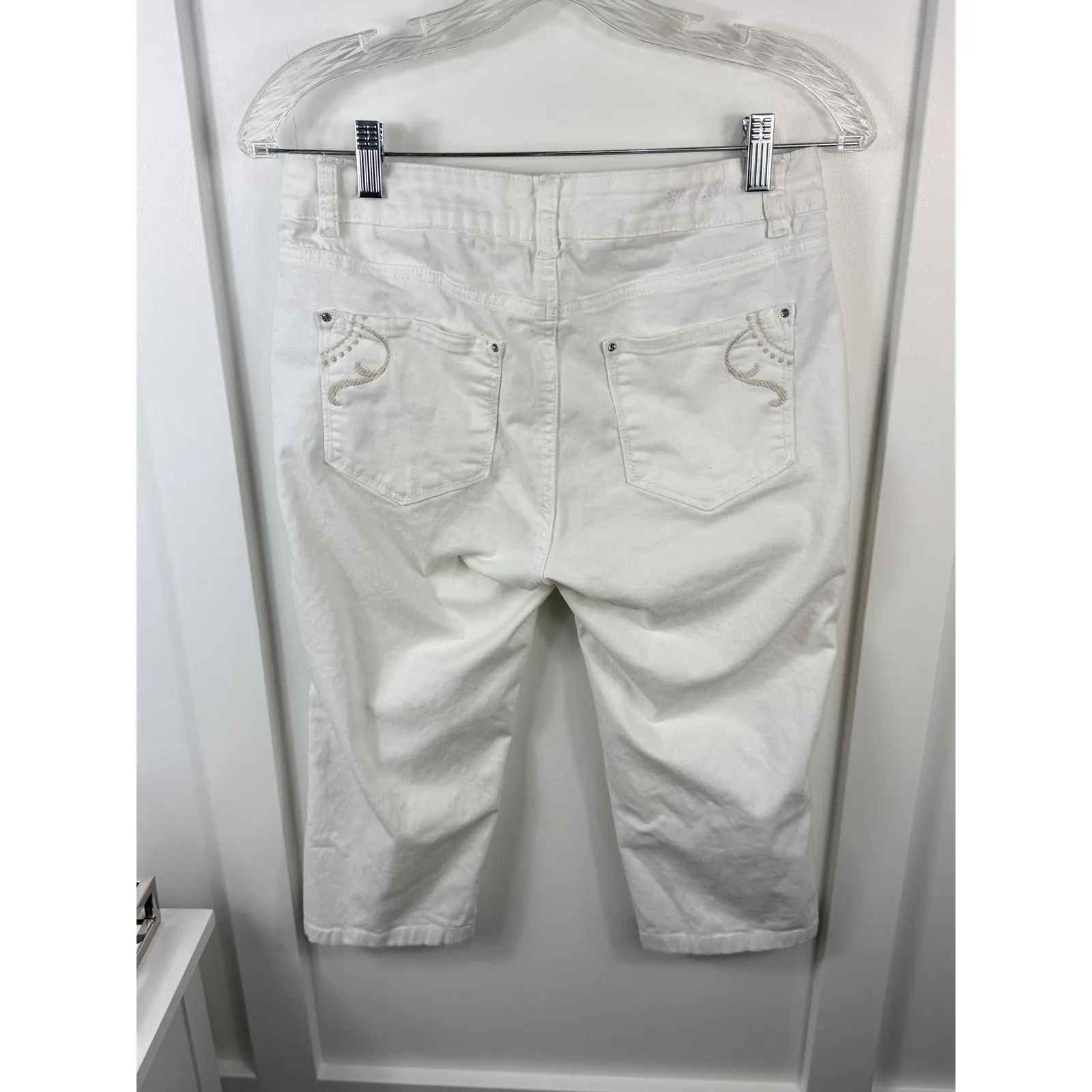 Cute Womens Capri Jeans Size 4 White - Image 6