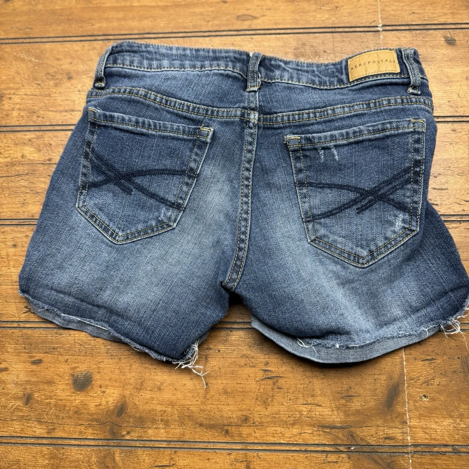 Aeropostale Cutoff Midi Jean‎ Shorts Women's Size 00  Stretch Denim Blue - Image 4
