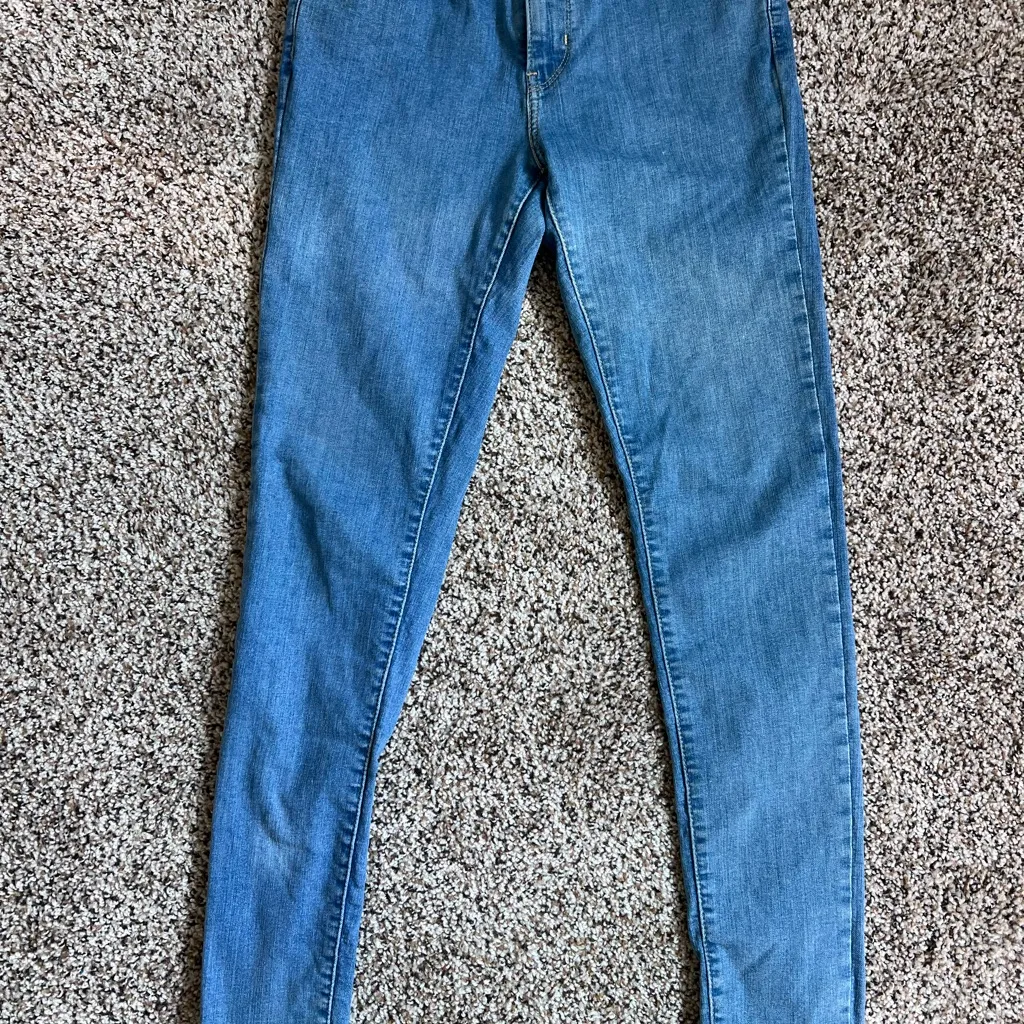 Women Levi's 701 high-waisted super skinny jeans in blue #highwaistedjeans - Image 3