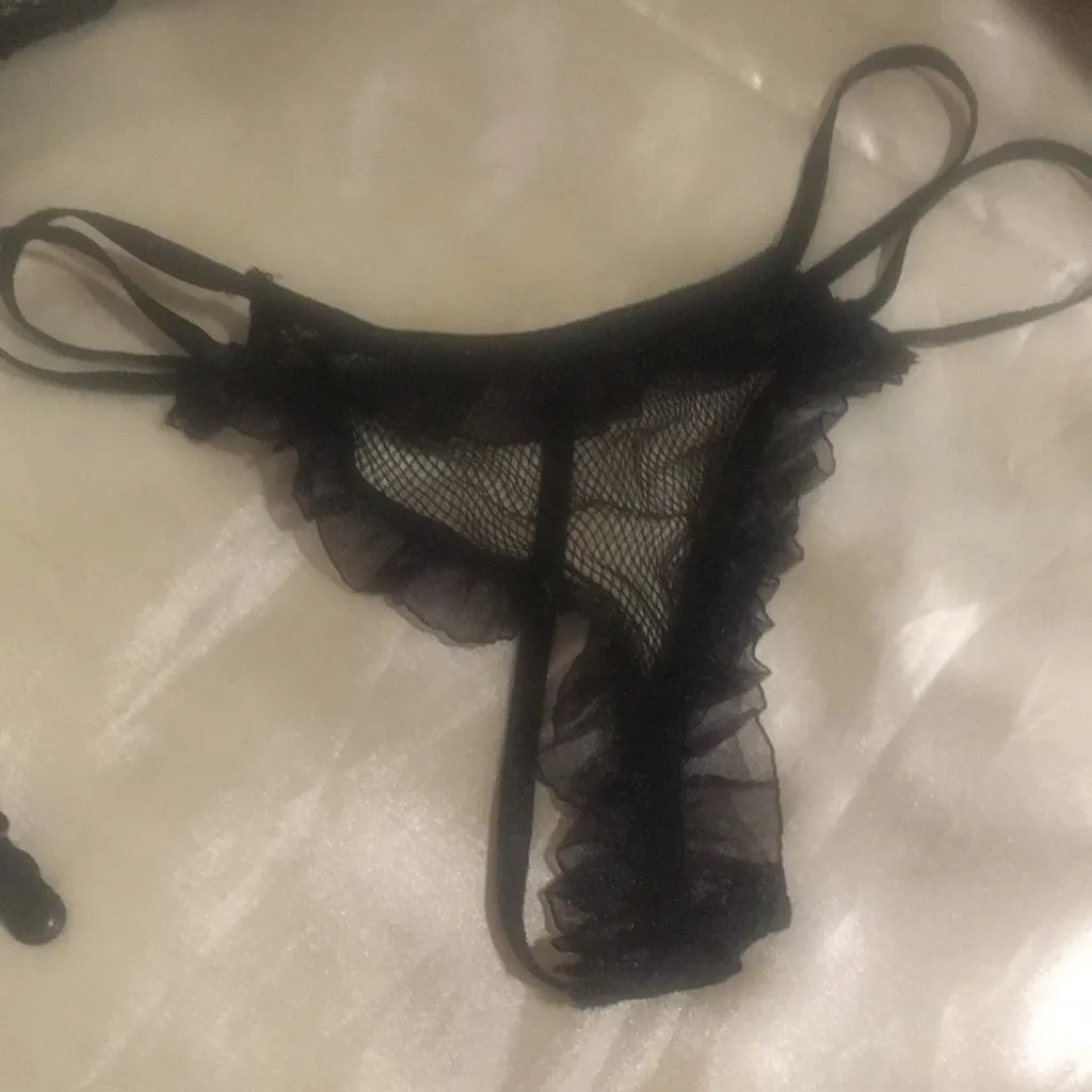 NWOT Sexy Lace peek a boo bra and garter belt one size Black Size M - Image 12