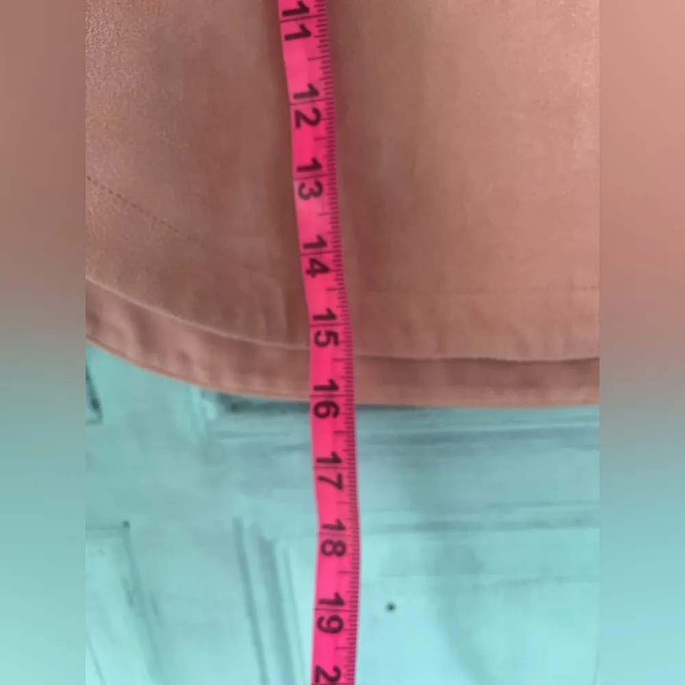 B B Dakota Suede Like Pink skirt size 4 - Image 4