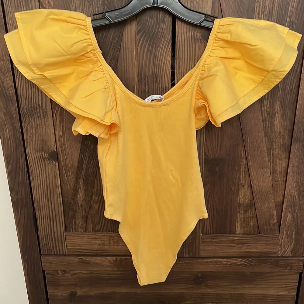NWT Zara Yellow Ribbed Ruffle Bodysuit - Image 6