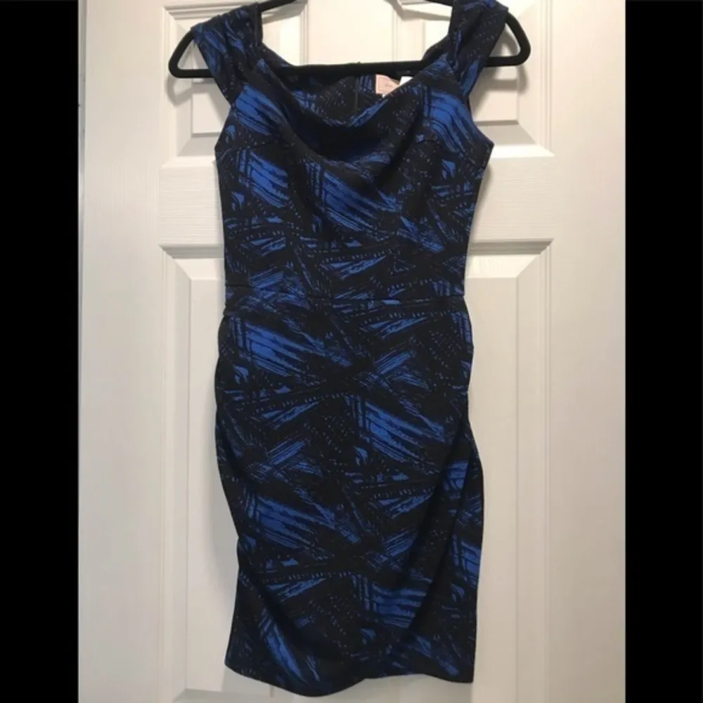 Love....Ady cute blue and black print dress. - Image 3