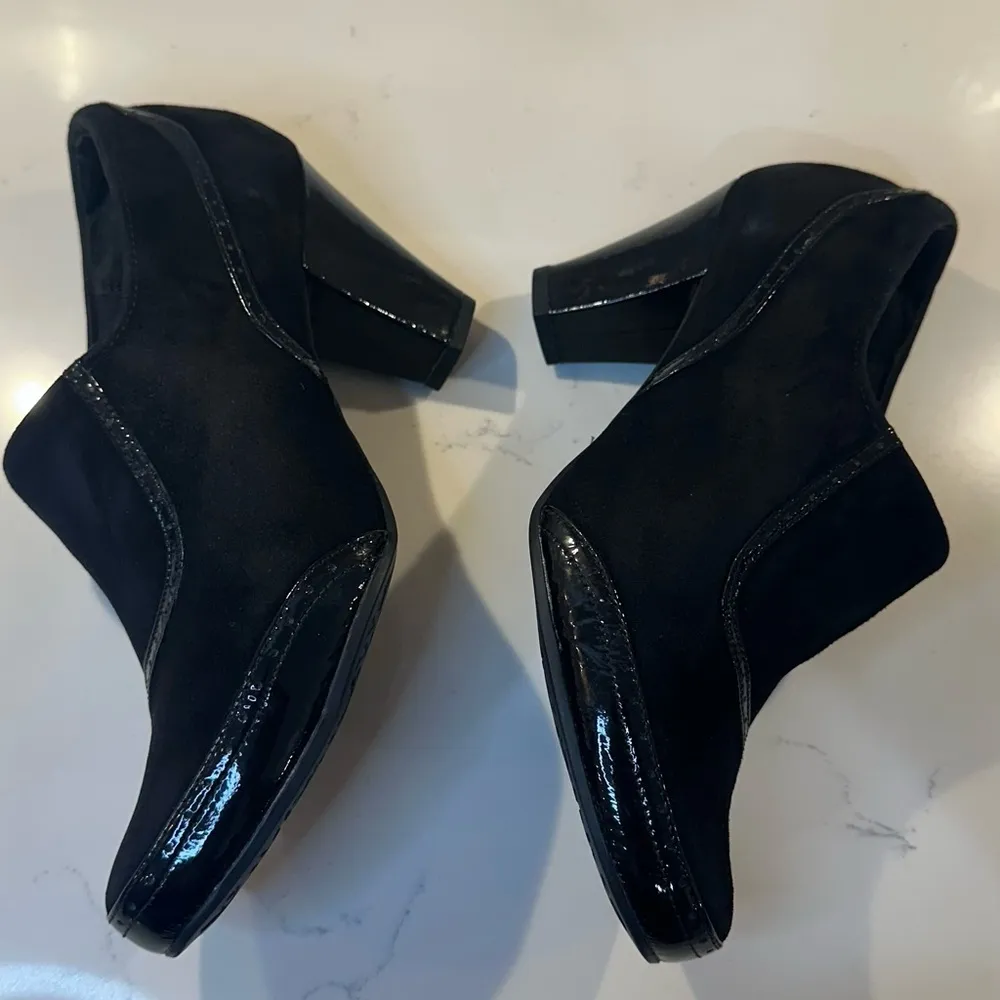 Clarks Artisan Black Suede and Patent Leather Heeled Shoes Classic Elegance - Image 3