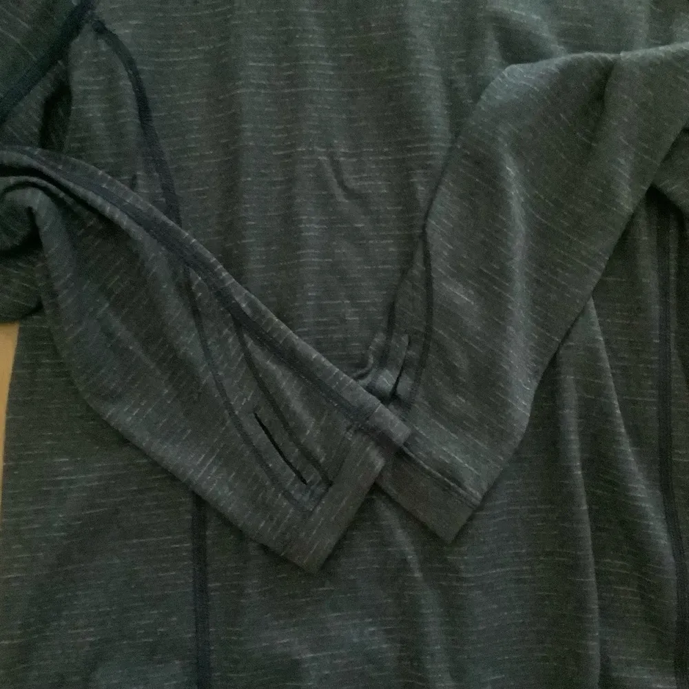 Lululemon turn it up long sleeve crew neck thumb holes blue heathered top Sz 10 - Image 5