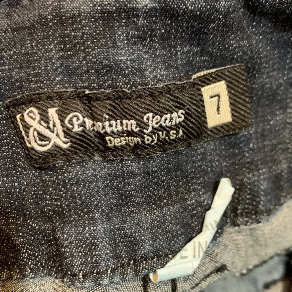 I&M Dark Wash Straight Leg Stretch Jeans with Rhinestone Accents Size 7 - Image 3