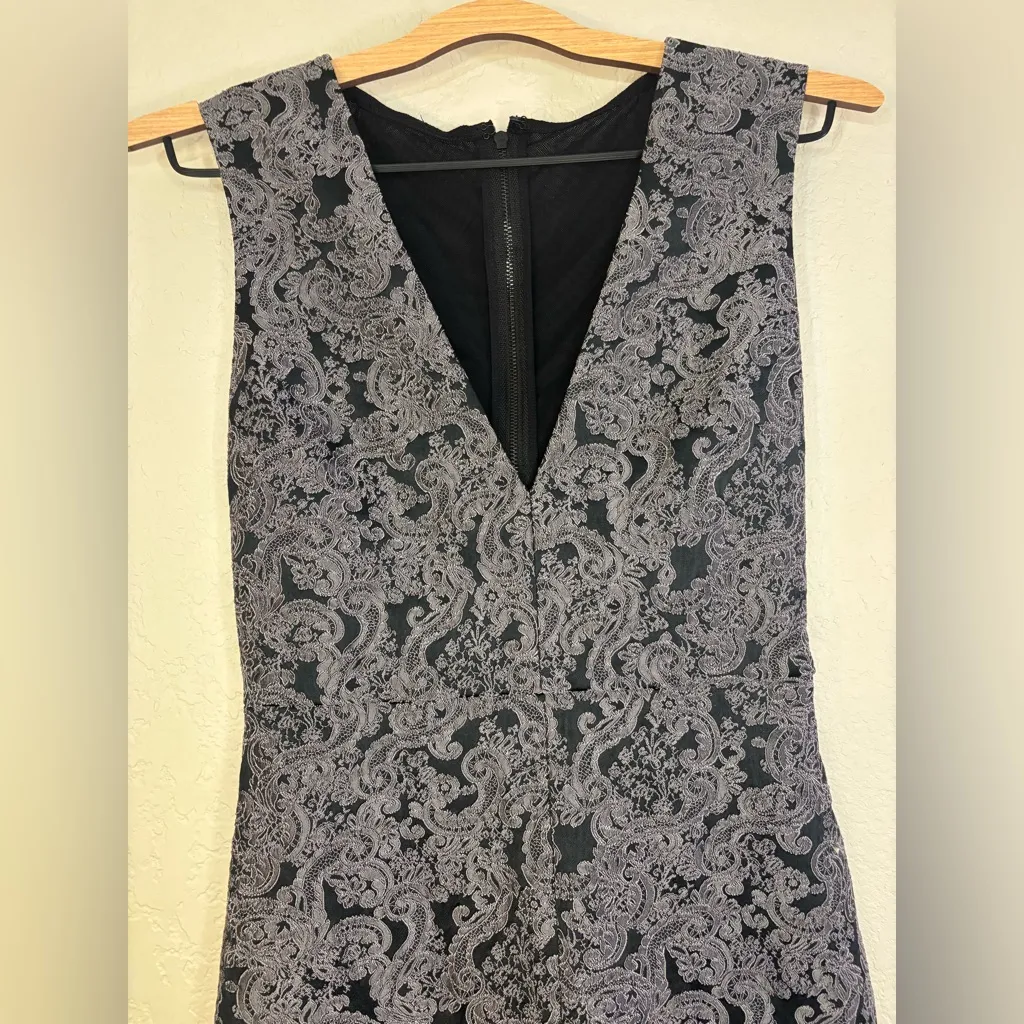 ALICE + OLIVIA Baylee V Neck Dress in Grey & Black Size 2 - Image 8