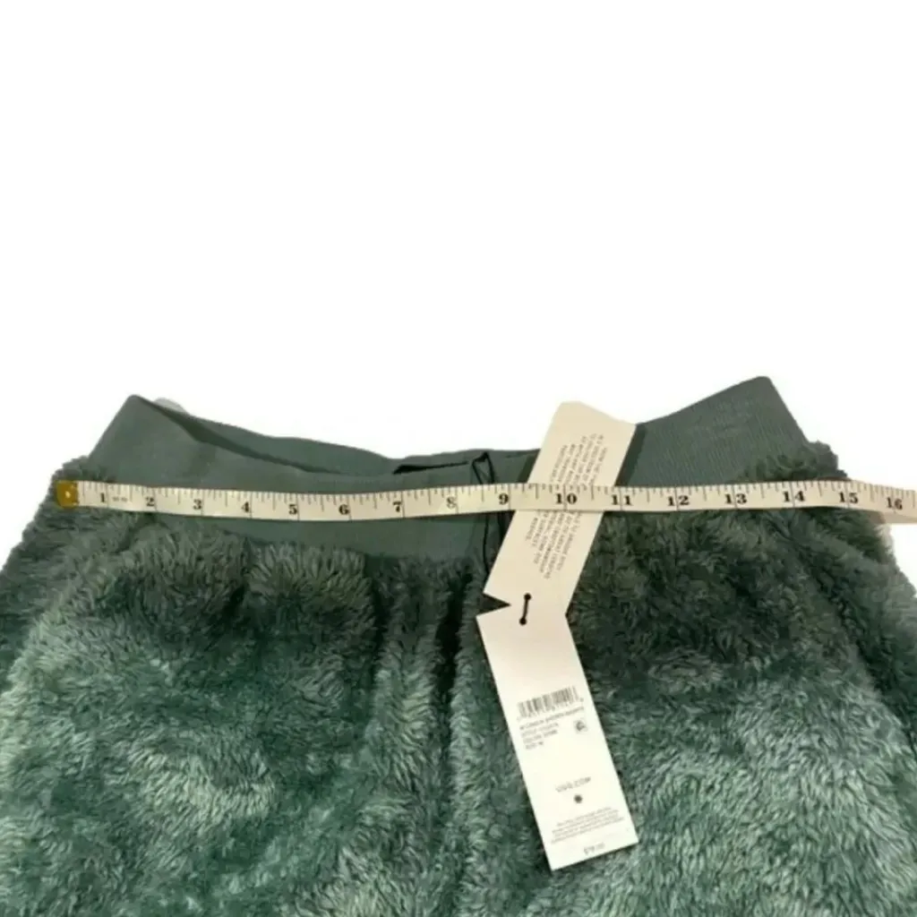 Ugg Camilla Sherpa Shorts Women’s Size M NWT - Image 4