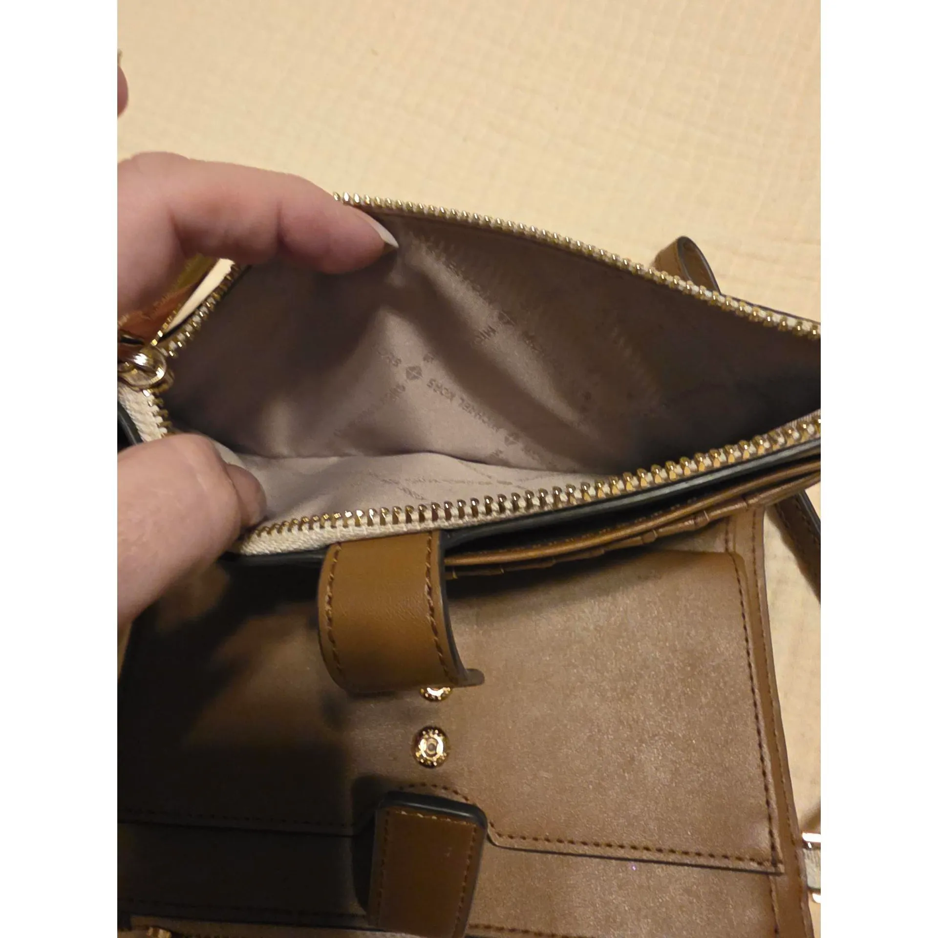 Michael Kors White and Brown Wristlet - Image 12