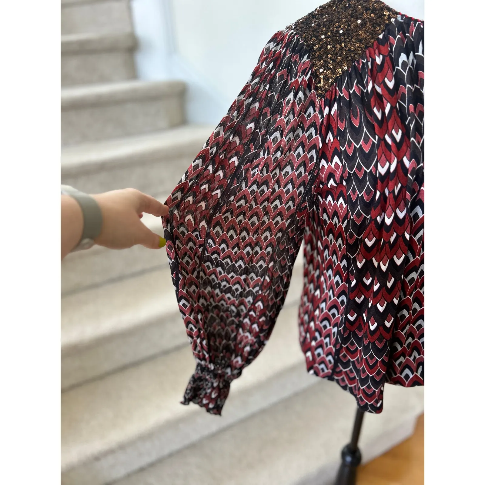 Blank London Anthropologie Red Black Diamond Print Velvet Sequin Blouson Blouse Size L - Image 6