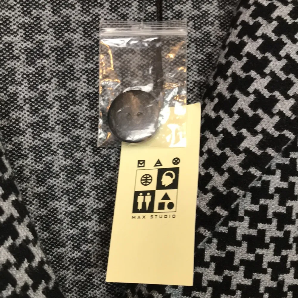 NWT Max Studio Women’s Houndstooth Soft Black Gray One-Button Blazer - Image 7