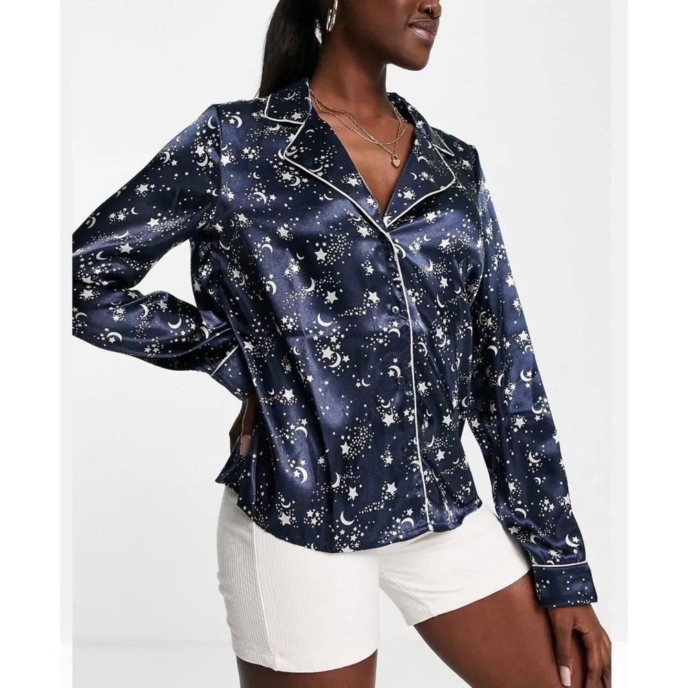 Vero Moda Navy Satin Cosmic Star Print Pajama Top Long Sleeve Shirt Sz M - Image 3