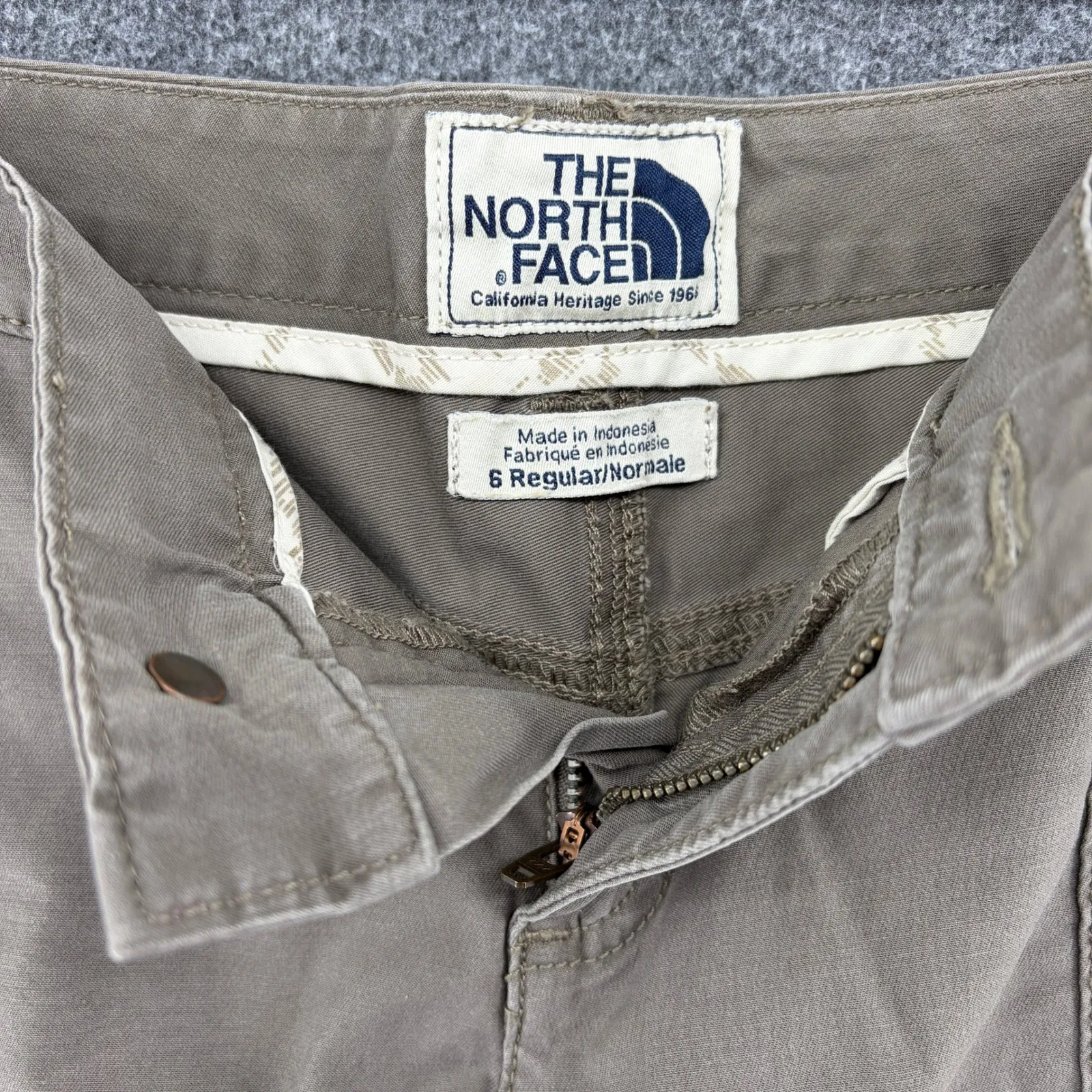 The North Face Women's Cargo Shorts Khaki Size 6 Cotton Blend Outdoor Casual - Image 2