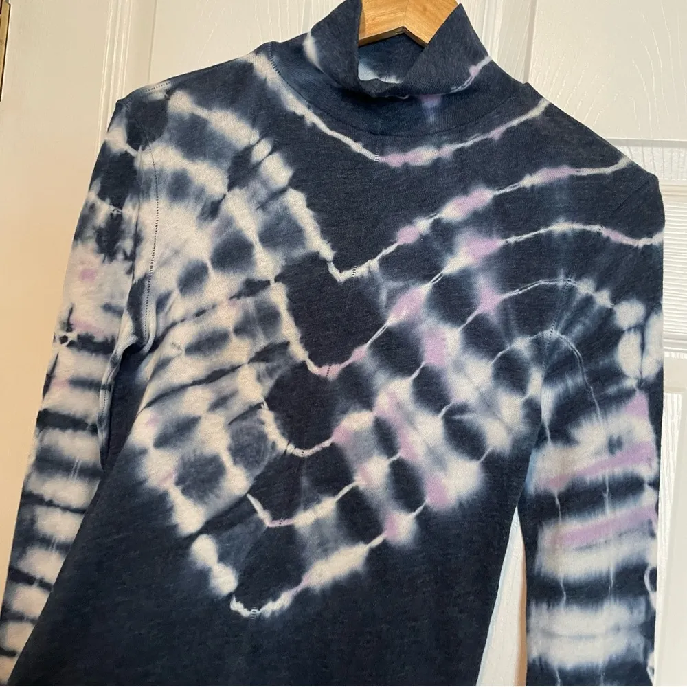 We the Free Psychedelic Printed Top Sz Small Mock Neck Revolve - Image 7