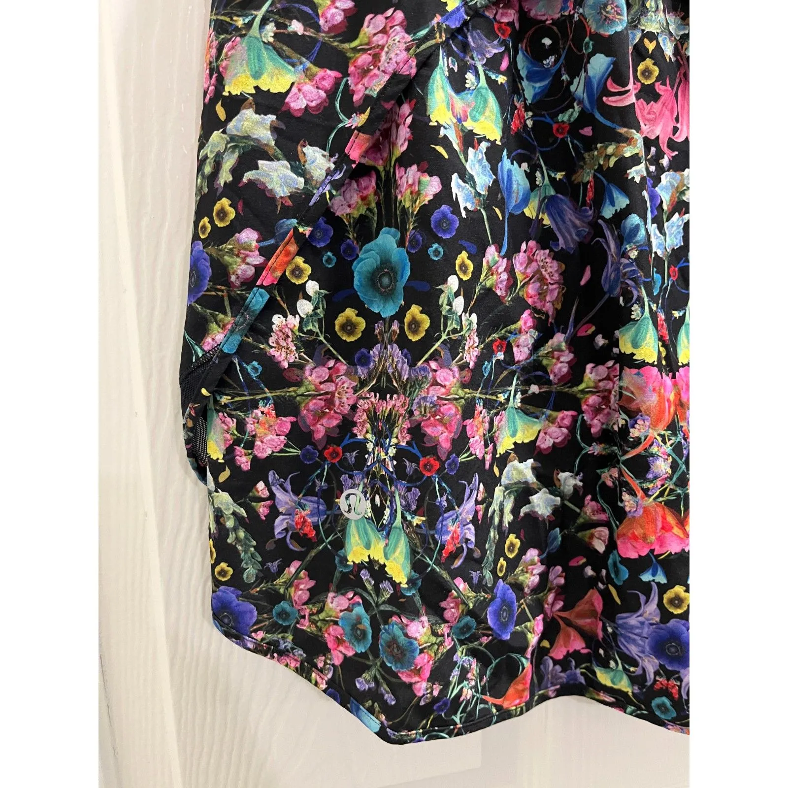 Lululemon Hotty Hot High-Rise Skirt Size 10 in Flowerscope Black Multi Vibrant - Image 8