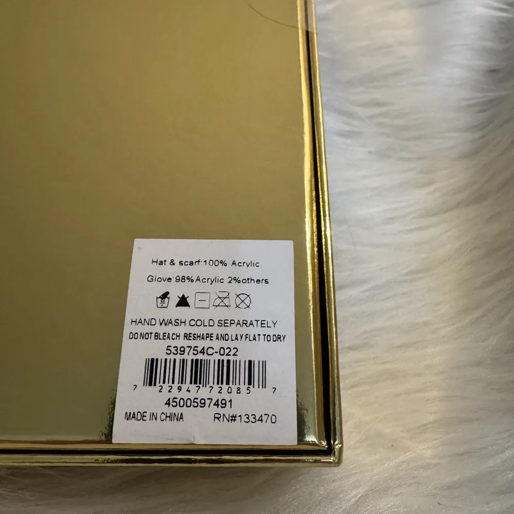 Michael Kors hat scarf and gloves - Image 4