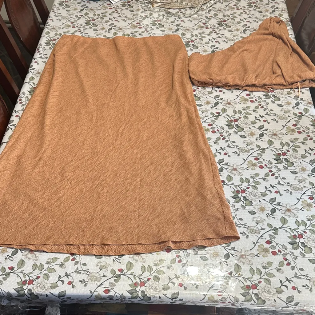 A&F Crinkle Textured One-Shoulder crop Set Top Brown Matching Set Piece Size XL - Image 12