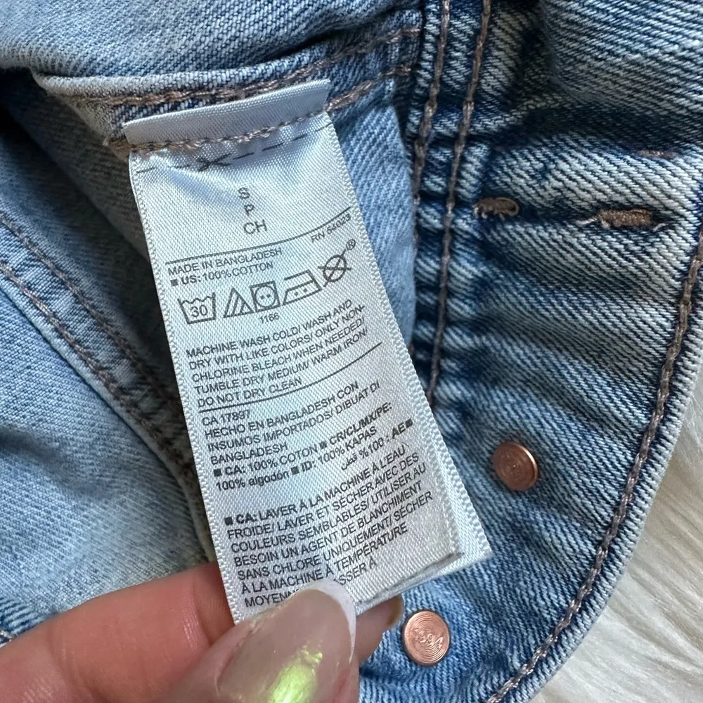 Old Navy distressed jean jacket - Image 8