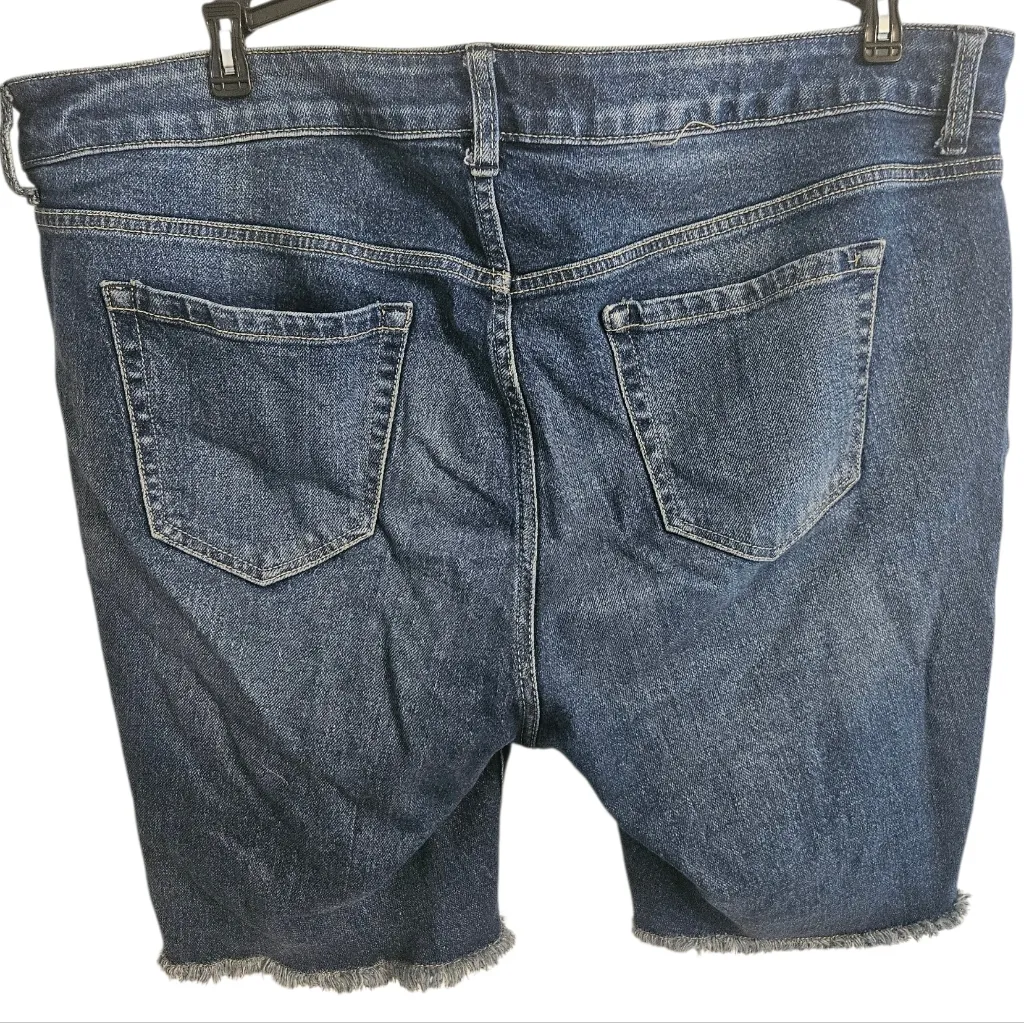 Torrid Denim First At Fit Jean Distressed Frayed Shorts Sz 16 - Image 2