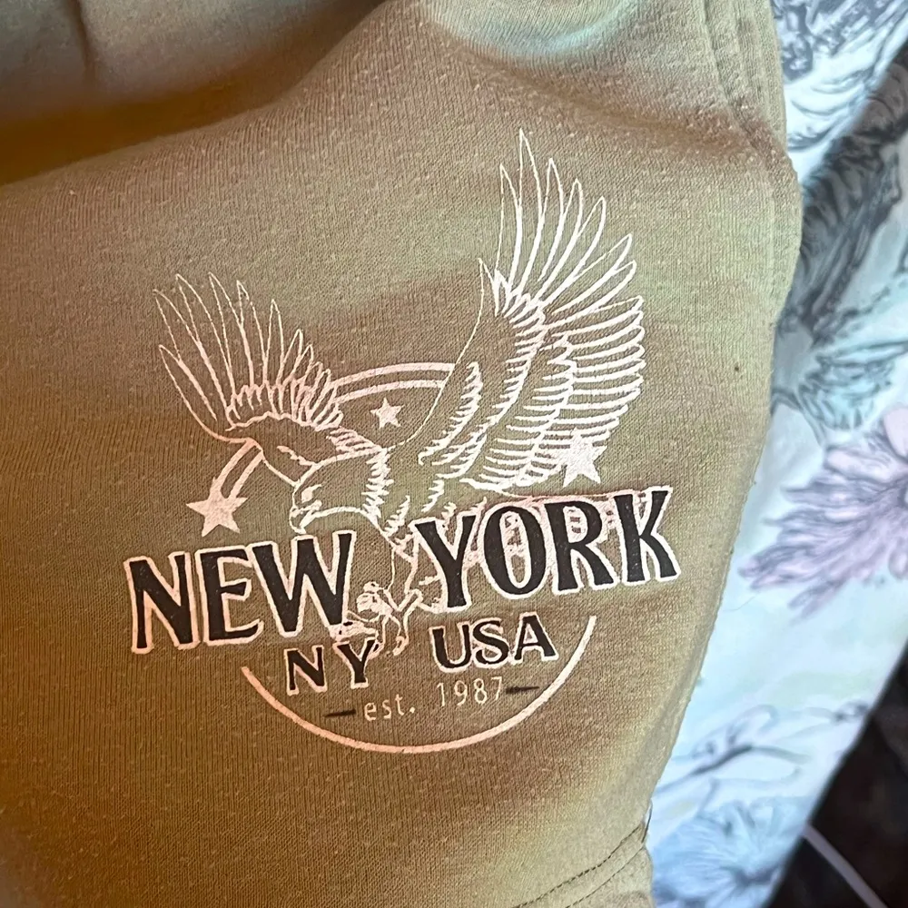 ✨Army Green Comfy Sweat Shorts✨ Size L - Image 4