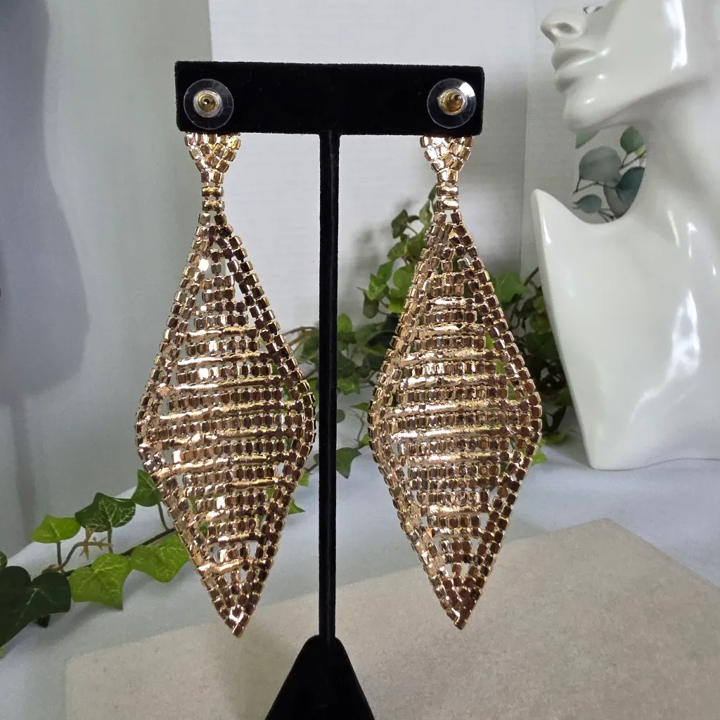 Boutique Statement Gold with Rhinestone Mesh Chandalier Earrings - Image 7