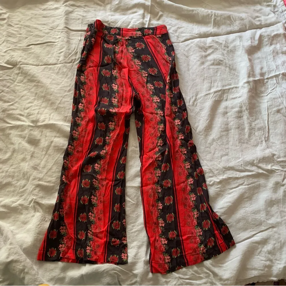☀️ Urban outfitters Silence + Noise Extreme Kick Flare Pant (red/ black colors) - Image 7