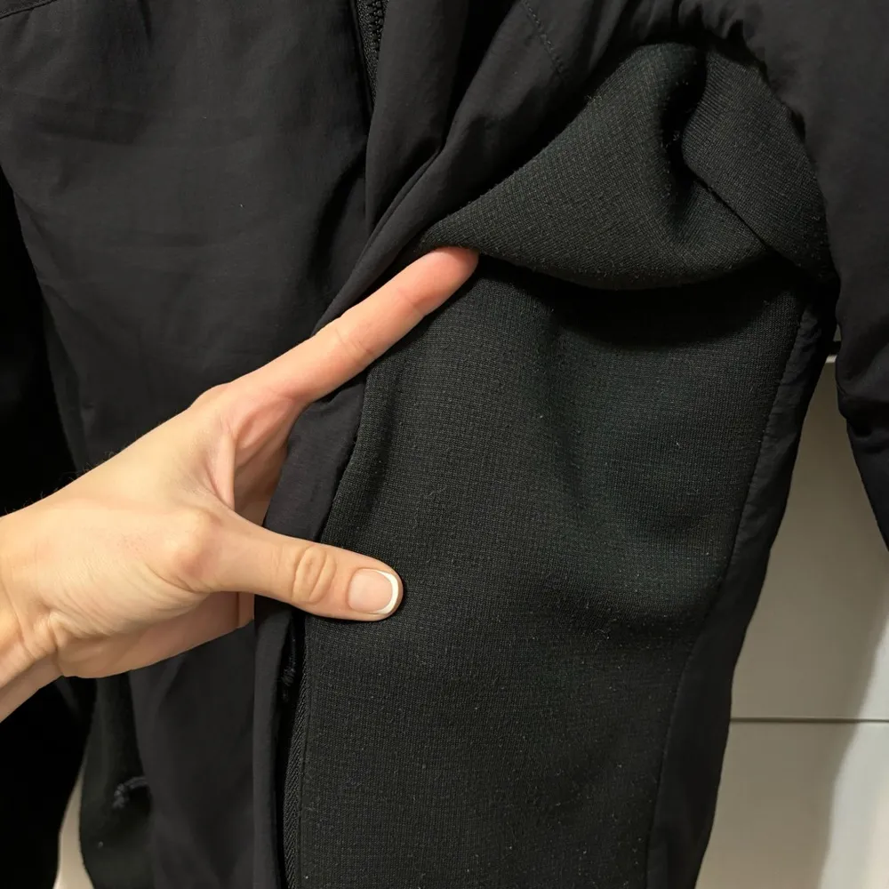 Arc'Teryx 90's Womens Black Atom Jacket - Image 11