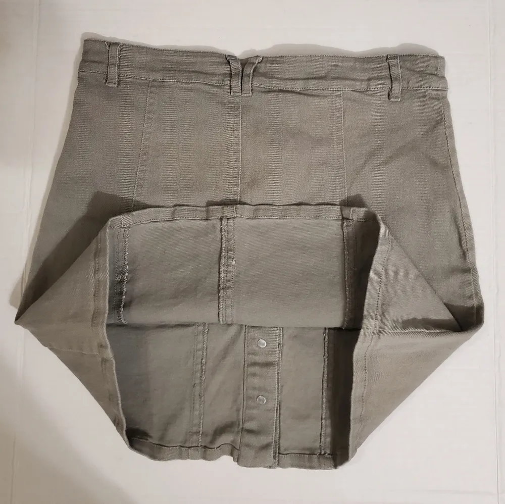 🔥SALE🔥Altar'd State Gray Button Front Landa Skirt M - Image 10