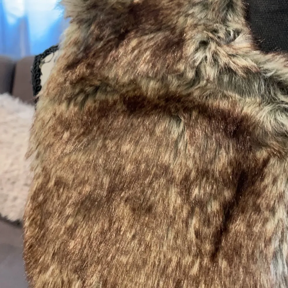NEW WITH TAG GLAMSIA Beige & Brown Faux Fur Vest Size Medium - Image 3