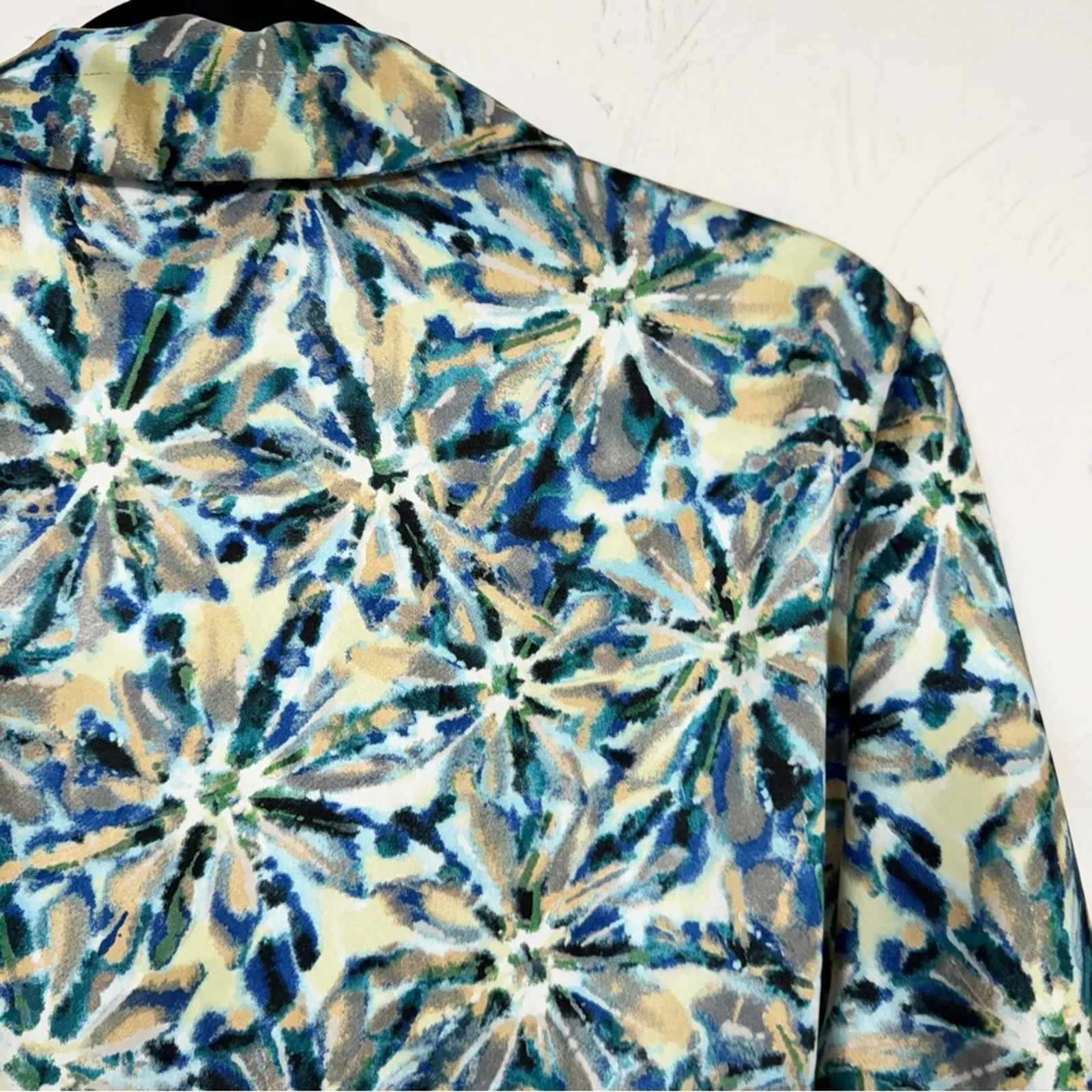 Bailey 44 Green Blue Starburst Print Wrap Blouse Women’s L Luxury Satin Shirt - Image 12