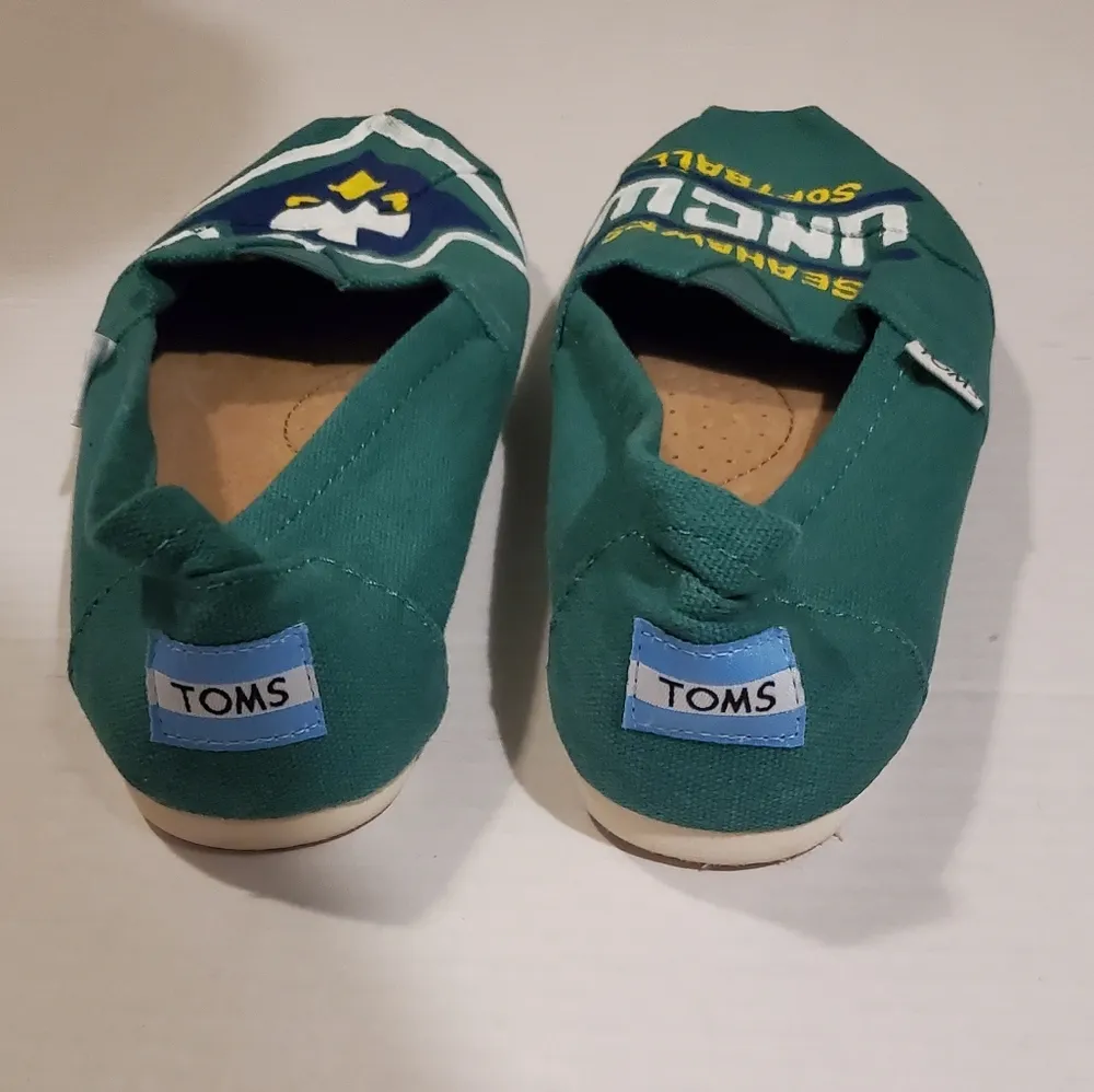 🔥SALE🔥NWOT! Toms Green UNCW College Custom Slip Ons 9 - Image 8